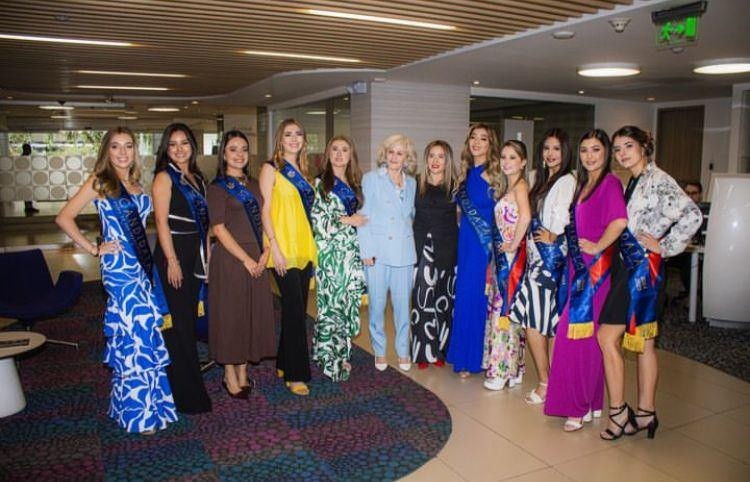 Fotografía de las 10 participantes de Reina de San Francisco de Quito (Foto cuenta Instagram @fundacionreinadequito)