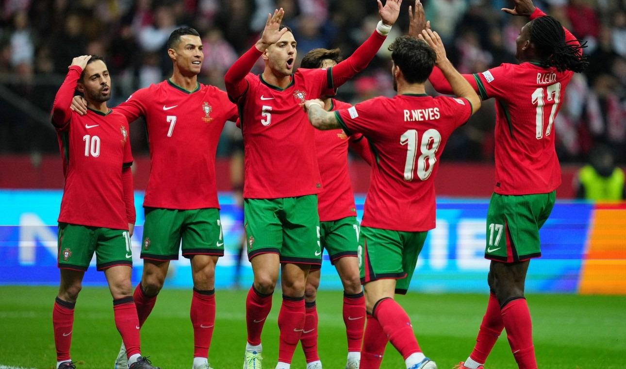 Jugadores de Portugal celebrando la goleada. (ARCHIVO)