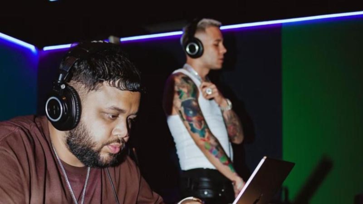 Fotografía del productor musical Goldi junto al artista Nio García (Foto cuenta Instagram @goldi_vm)