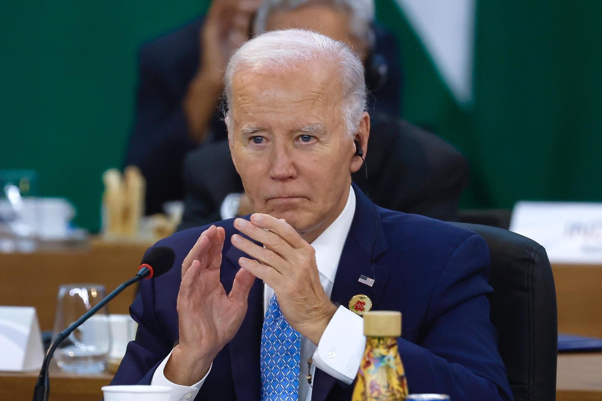 El presidente de Estados Unidos, Joe Biden, participa durante la apertura de la Cumbre de jefes de Estado del G20 que comenzó este lunes en Río de Janeiro (Brasil). (Antonio Lacerda / EFE)