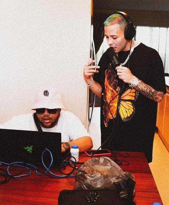 Fotografía del productor musical Goldi junto al artista Nio García  (Foto cuenta Instagram @goldi_vm)