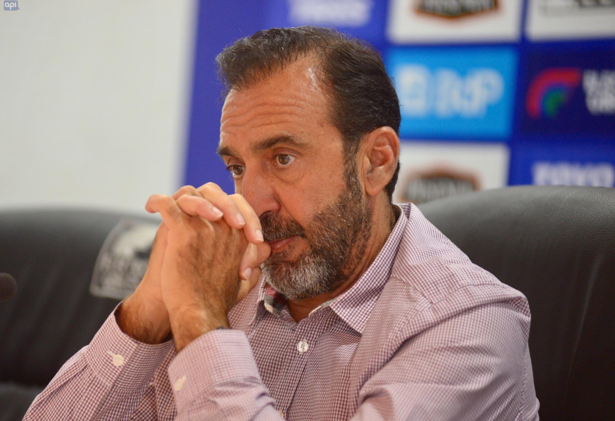 El expresidente de Emelec, Nassib Neme, criticó la decisión de la FEF. (API)