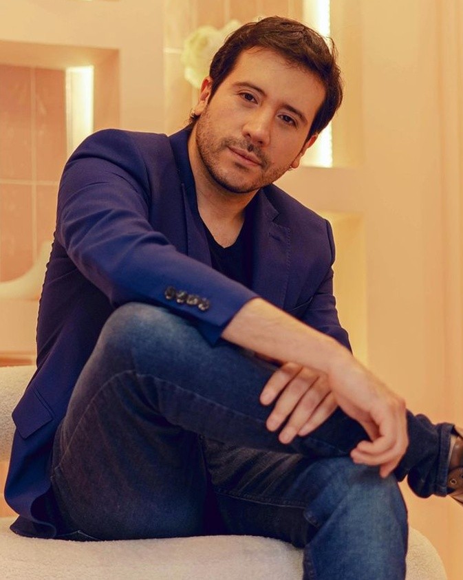 Fotografía del actor y productor ecuatoriano Jorge Ulloa (Foto cuenta Instagram @jorgeulloaaa)