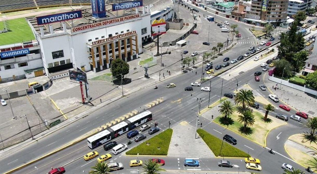 Vista aérea de la avenida 6 de Diciembre y Naciones Unidas. (QuitoInforma)