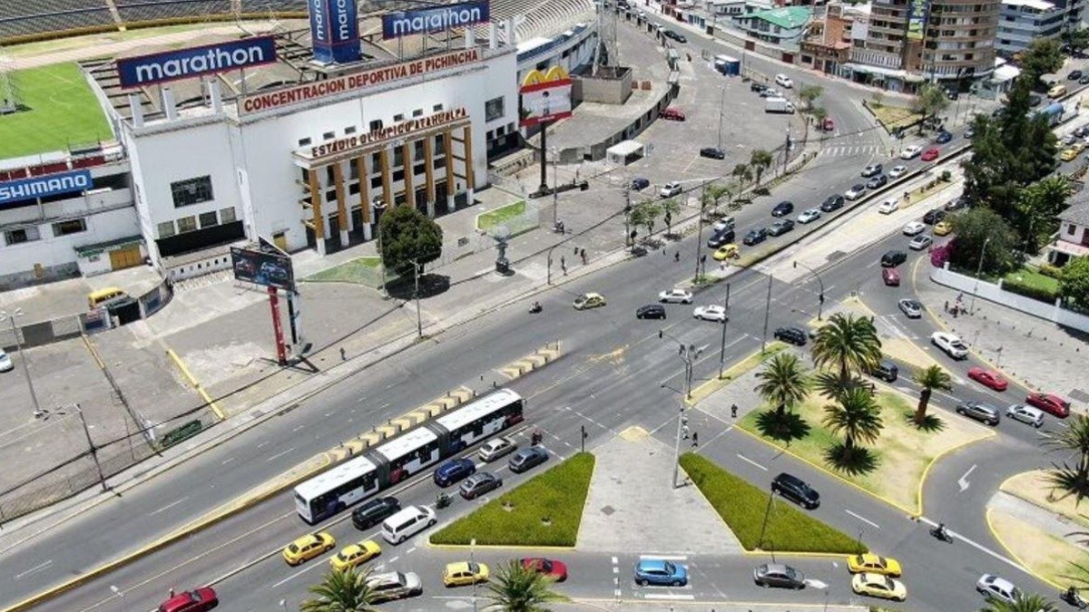Vista aérea de la avenida 6 de Diciembre y Naciones Unidas. (QuitoInforma)