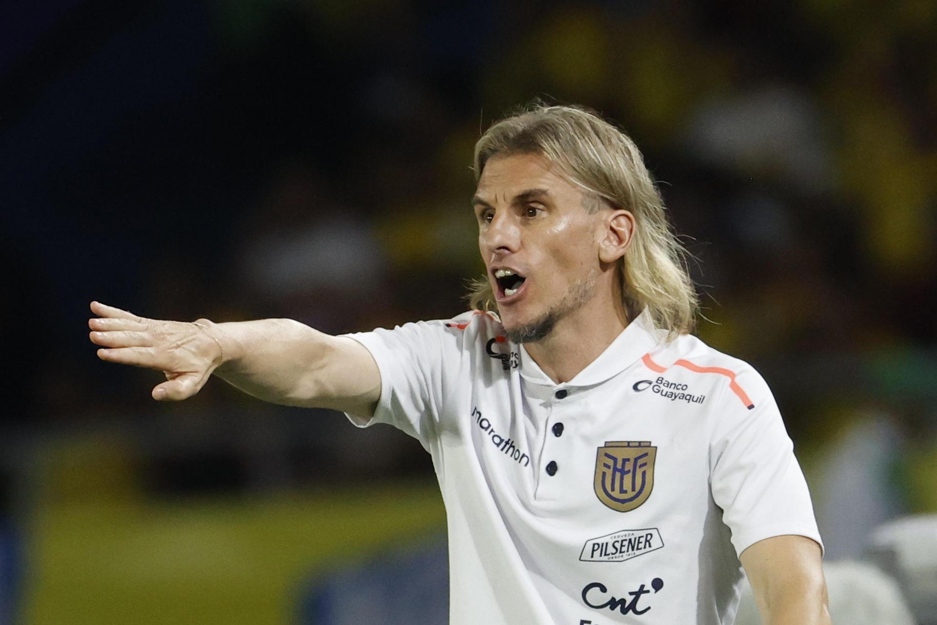 Sebastián Beccacece celebró la victoria de Ecuador ante Colombia en las Eliminatorias Sudamericanas. (EFE)