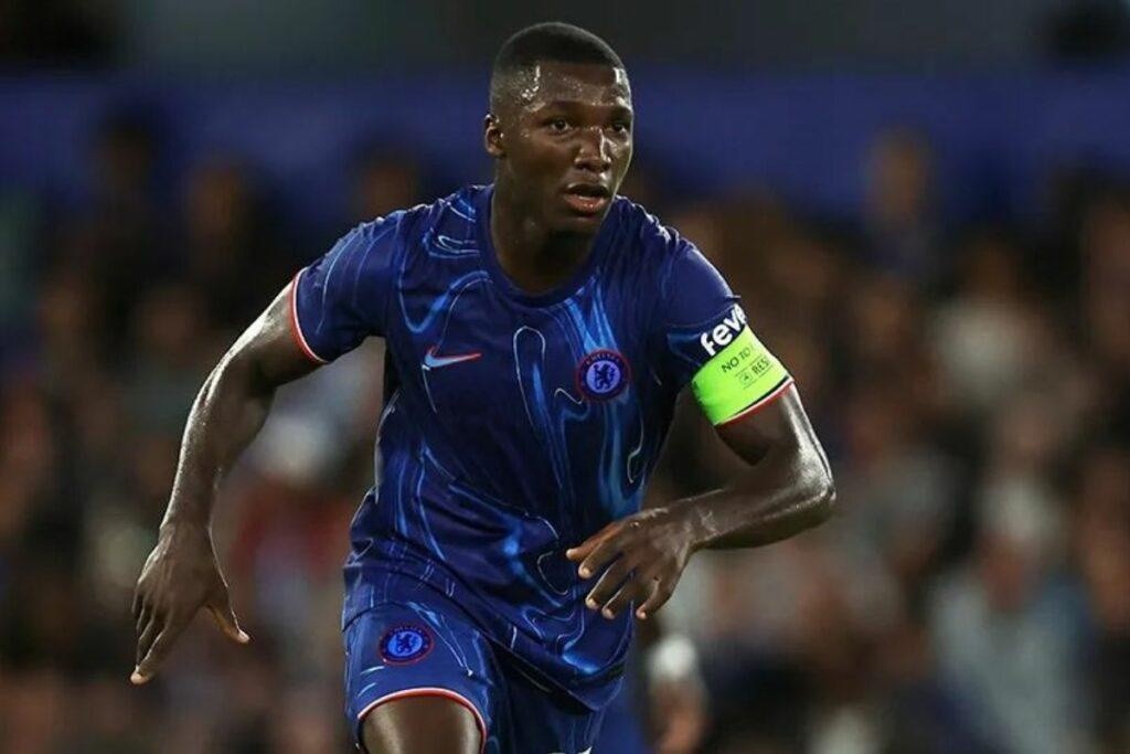 Archivo Moisés Caicedo capitán de Chelsea en Premier League. (AFP)