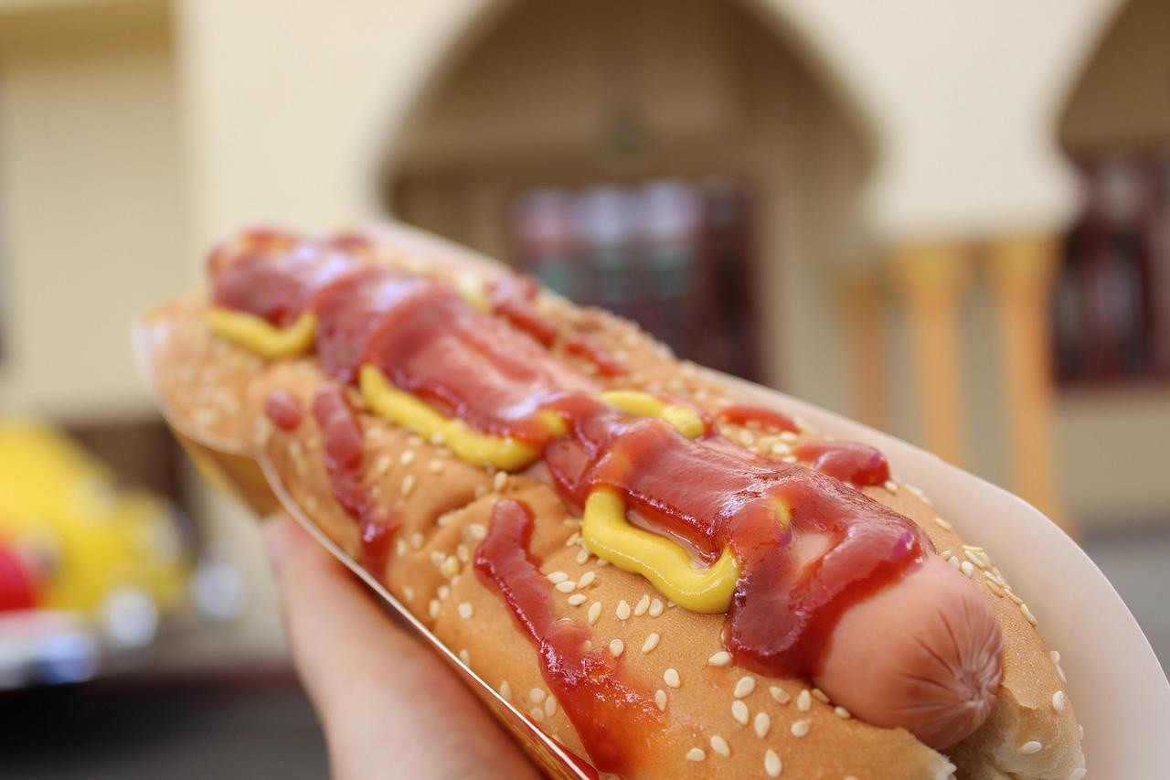 Imagen referencial de un hot dog, conocido en otros lugares como perro-caliente. (RRSS)