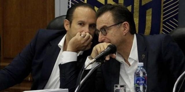 Francisco Egas, presidente de la Federación Ecuatoriana de Fútbol junto a Michel Deller. (ARCHIVO)