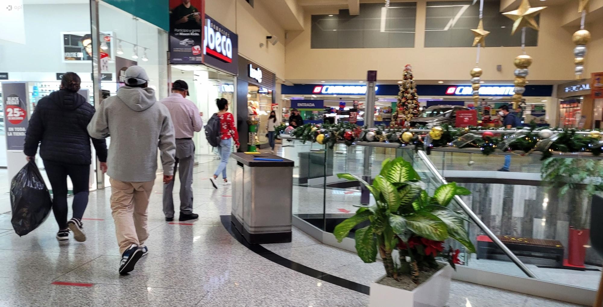 Este viernes 29 de noviembre de 2024, los centros comerciales realizan el Black Friday. (API)