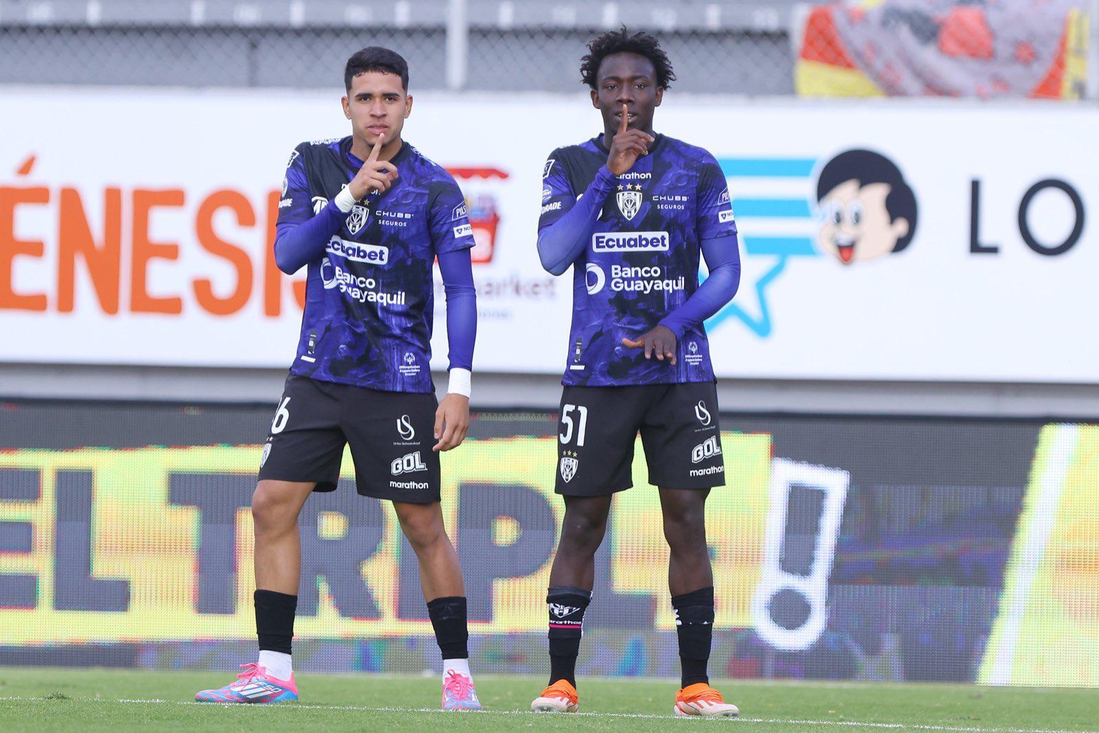 Archivo celebración de Yaimar Medina junto a Kendry Páez. (Foto: IDV)