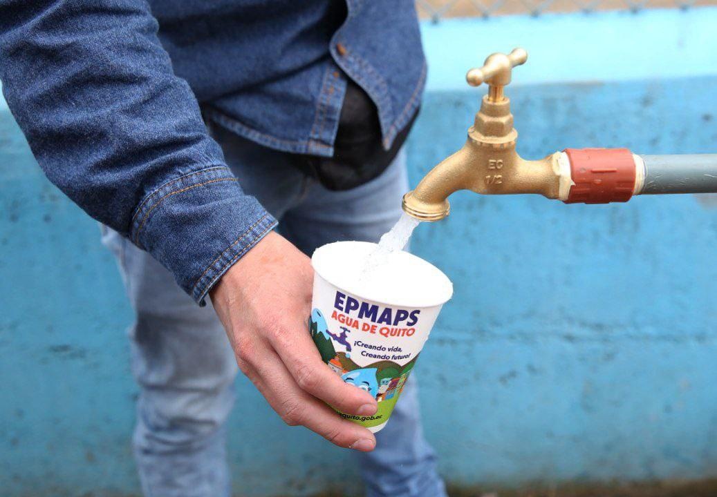 Imagen referencial del servicio de agua potable. (Quito Informa)