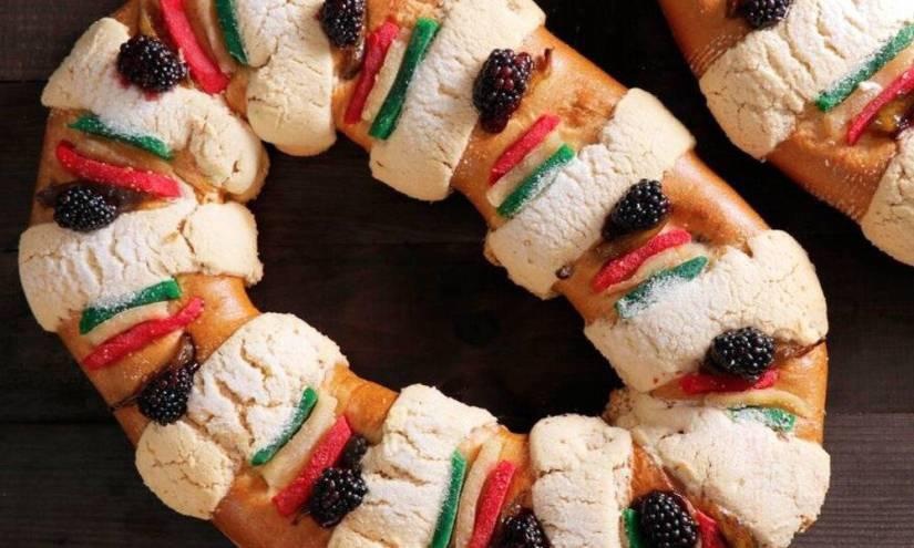 Una rosca de reyes con moras. (Foto: Pixabay.)
