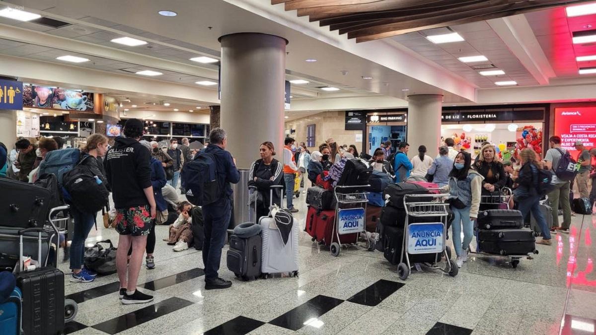 Pasajeros en el aeropuerto de Quito (Cortesía)