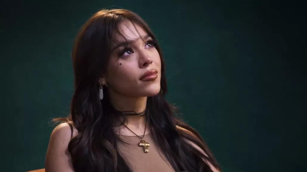 Danna Paola es una reconocida actriz y cantante mexicana que saltó a la fama internacional gracias a su participación distintas novelas. Su talento musical la ha llevado a lanzar varios álbumes exitosos y a colaborar con artistas de renombre, consolidándose como una de las figuras más importantes de la música pop en Latinoamérica. (RRSS)