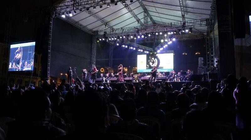 Evento musical en el parque Bicentenario, norte de Quito. (QuitoInforma)