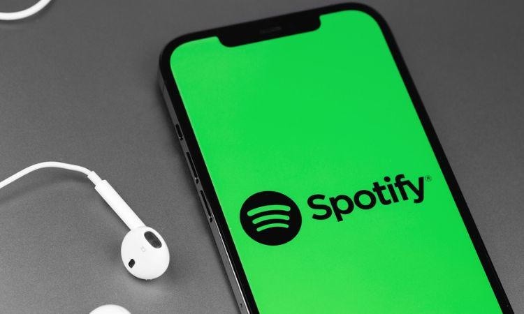 Logo de Spotify visto en la pantalla de un smartphone (Internet)