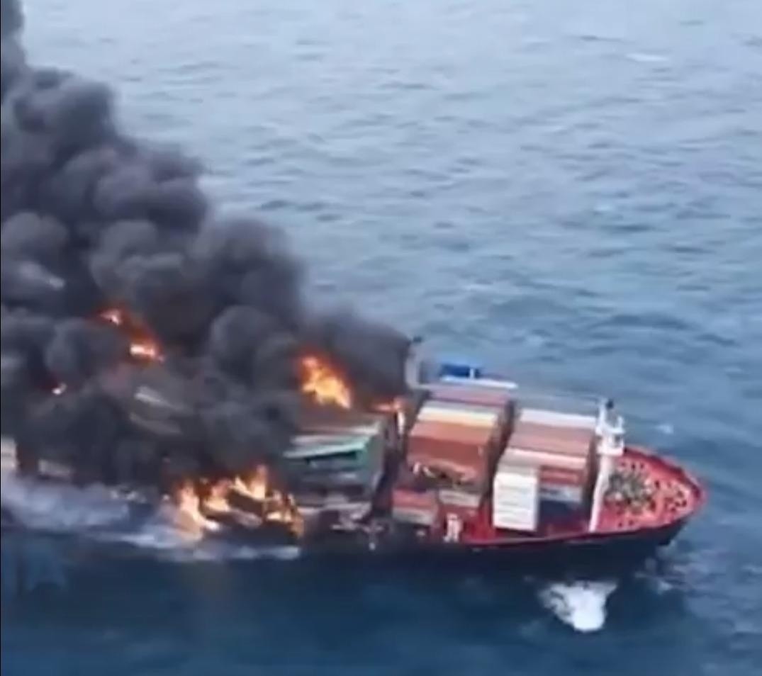 Portacontenedores impactado (RRSS)