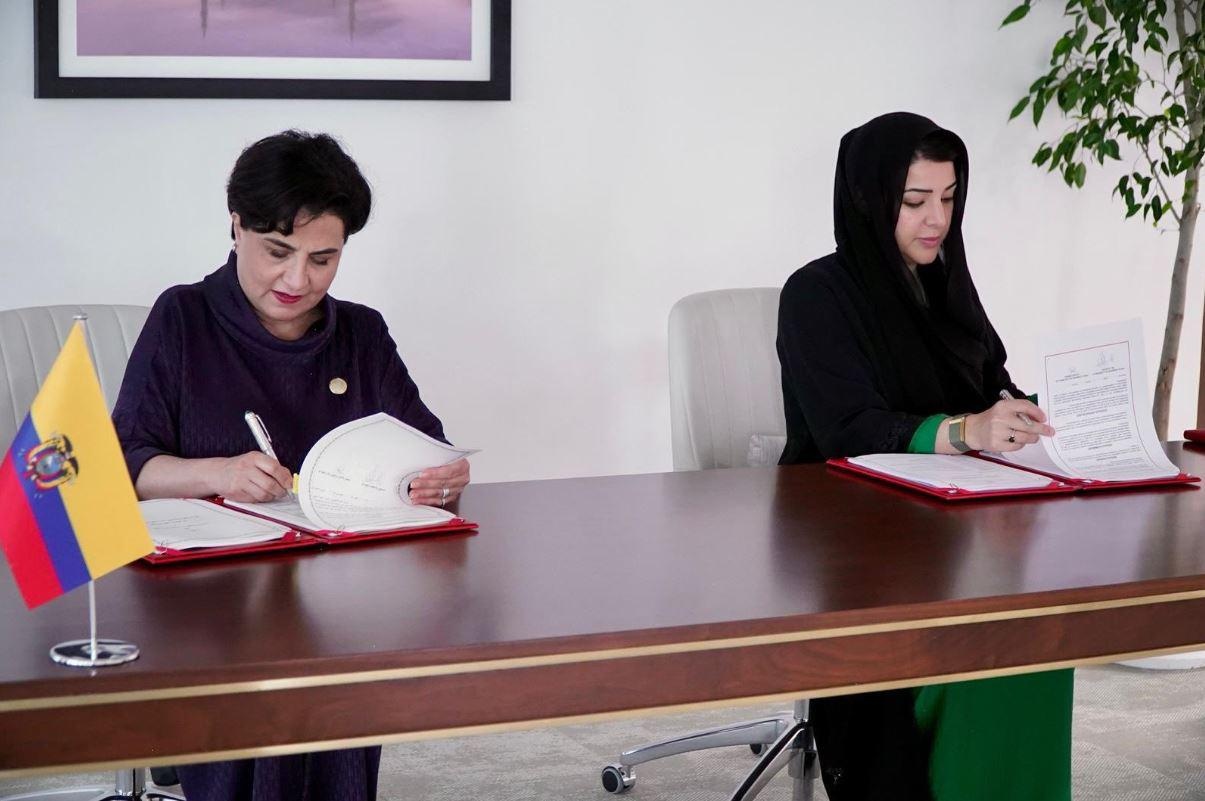 La canciller Gabriela Sommerfeld y la ministra de Estado para la Cooperación Internacional de Emiratos Árabes Unidos, Reem Ebrahim Al Hashimy. (Cancillería)