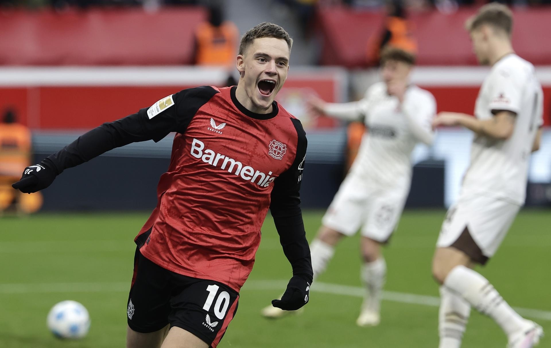 Florian Wirtz anotó uno de los goles para la victoria del Bayer Leverkusen en la Bundesliga. (EFE)