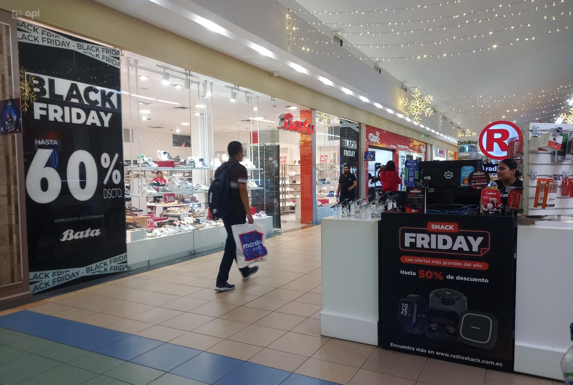 Solo en el Black Friday (viernes 29 de noviembre) se reportaron ingresos por 1 231 millones de dólares, según el SRI. (API)