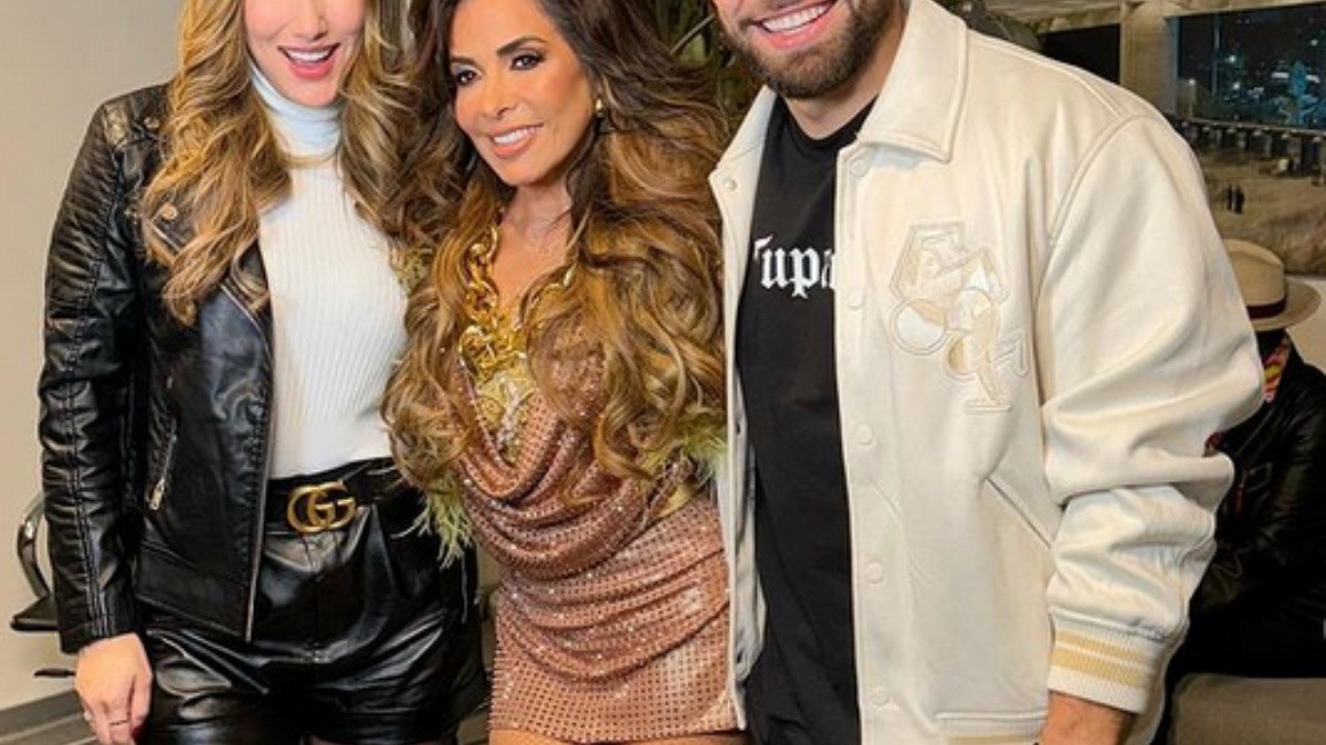 A pesar de reconocer que no sabían ninguna canción de la artista mexicana, terminaron incluso tomándose una foto junto a ella. (Instagram @ale_jaramillo)