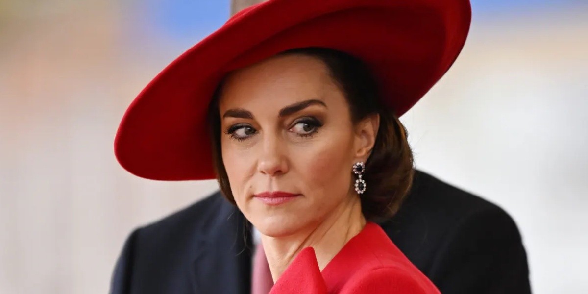 Kate Middleton, es un miembro de la familia real británica, esposa de Guillermo, príncipe de Gales, quien es el primero en la línea de sucesión al trono británico. (RRSS)