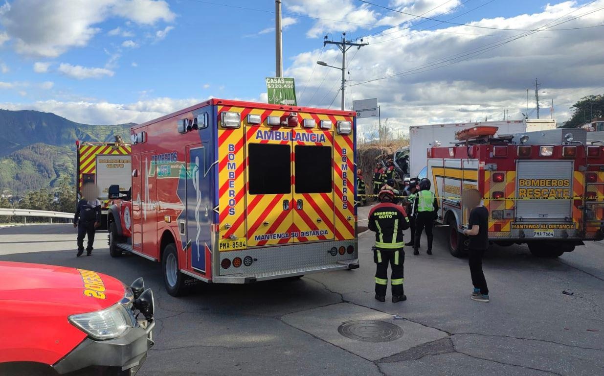 Paramédicos atendieron a las personas heridas. (Bomberos Quito)