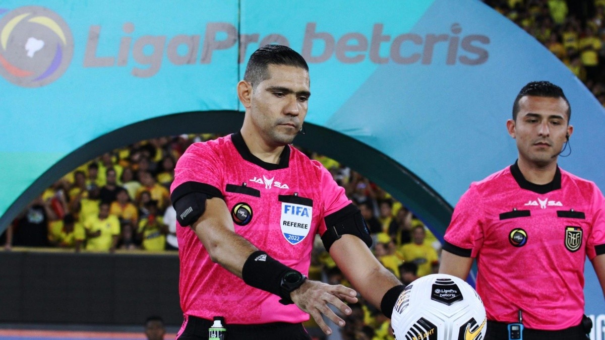 El árbitro Guillermo Guerrero pitará la final de Liga Pro este sábado 14 de diciembre (César Muñoz / API)