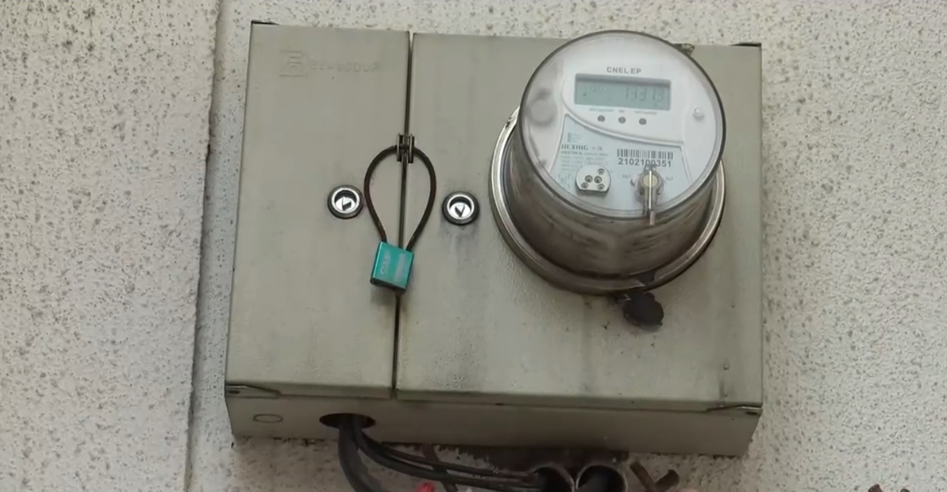 Imagen de un medidor de luz en Quito. (Televistazo)