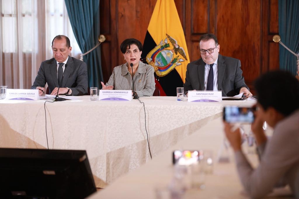 Conversatorio con medios de comunicación (Foto: Cancillería)