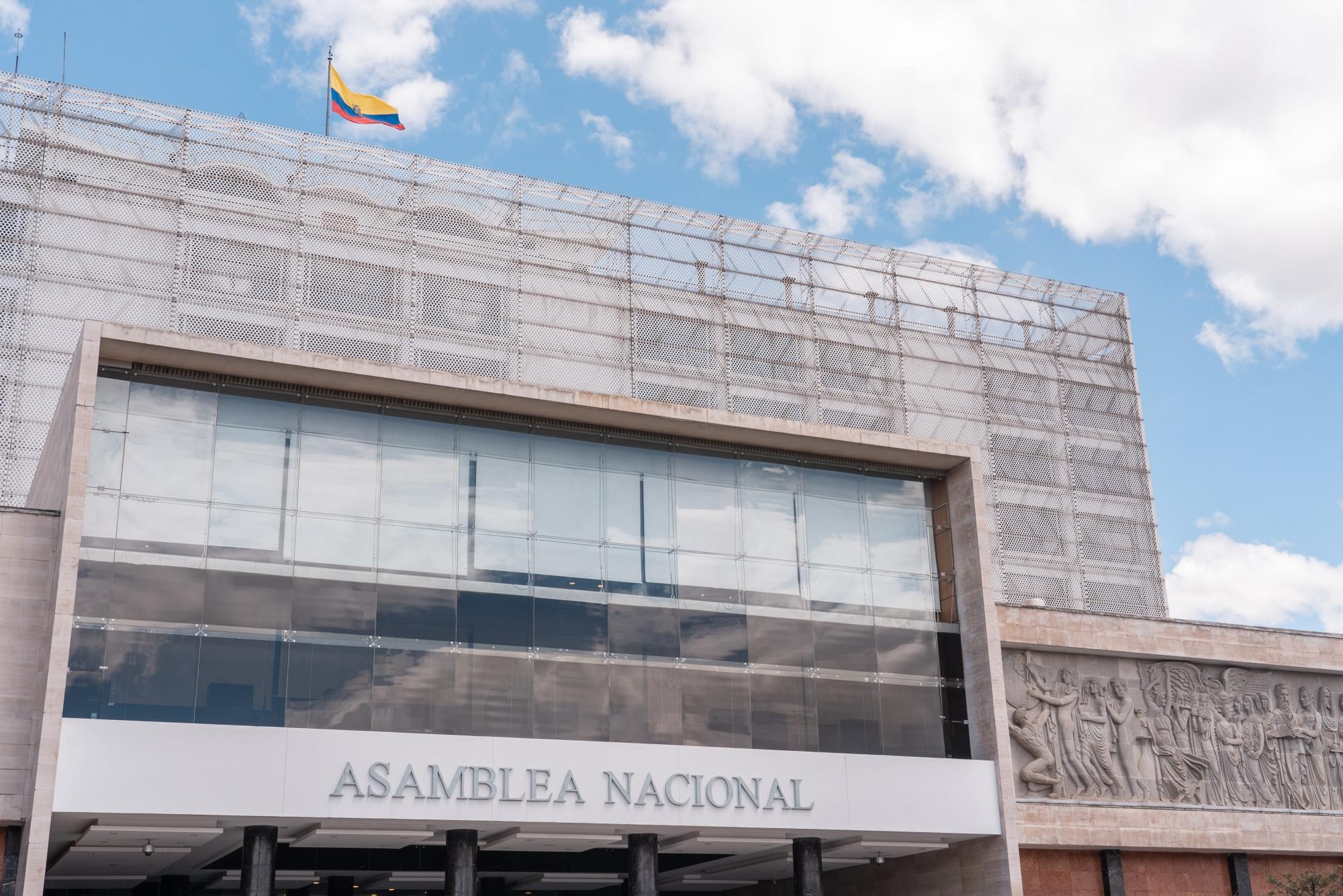 La fachada externa del Parlamento en Quito. (Flickr Asamblea)