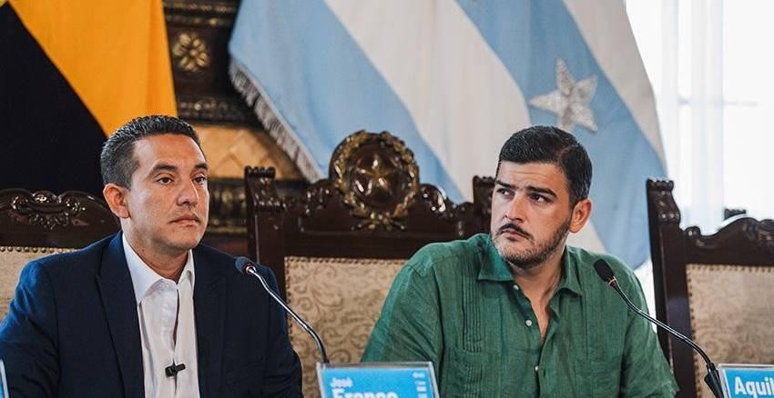 José Franco, exgerente de la ATM, junto al alcalde de Guayaquil, Aquiles Álvarez. Ambos son investigados en este caso. (Alcaldía de Guayaquil)