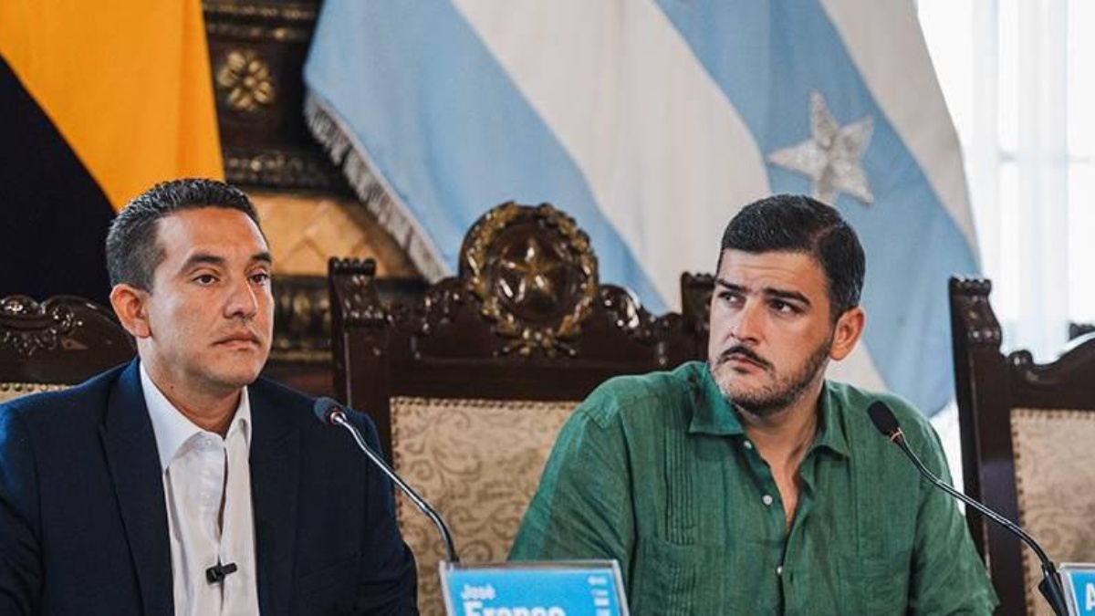 José Franco, exgerente de la ATM, junto al alcalde de Guayaquil, Aquiles Álvarez. Ambos son investigados en este caso. (Alcaldía de Guayaquil)