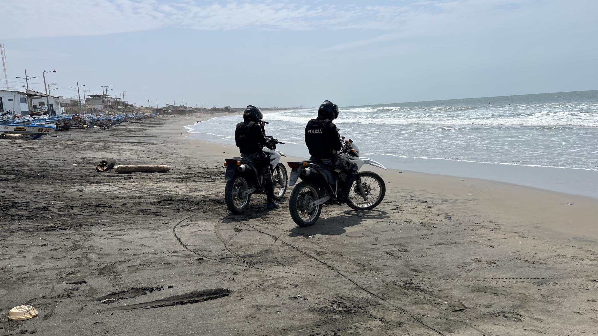 La Policía ha reforzado la seguridad con más uniformados debido a la pelea entre dos grupos criminales en Playas. (Ecuavisa)