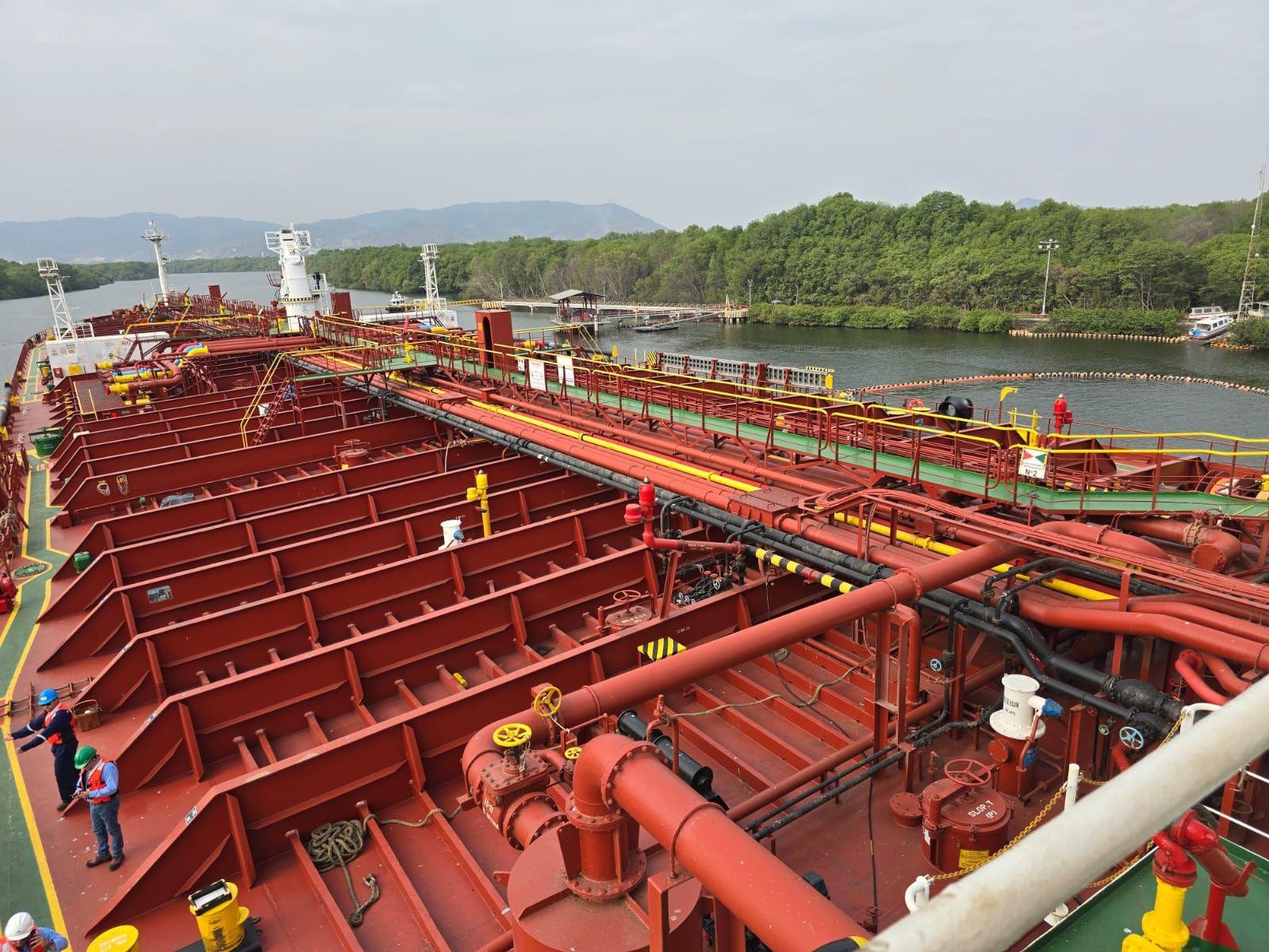 Petroecuador importó 140 mil barriles de diésel premium y 80 mil barriles de gasolina. (Cortesía del Ministerio de Energía y Minas)