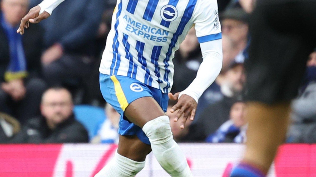 Pervis Estupiñán en el partido entre el Brighton contra el Crystal Palace por la Premier League (Foto: Internet)