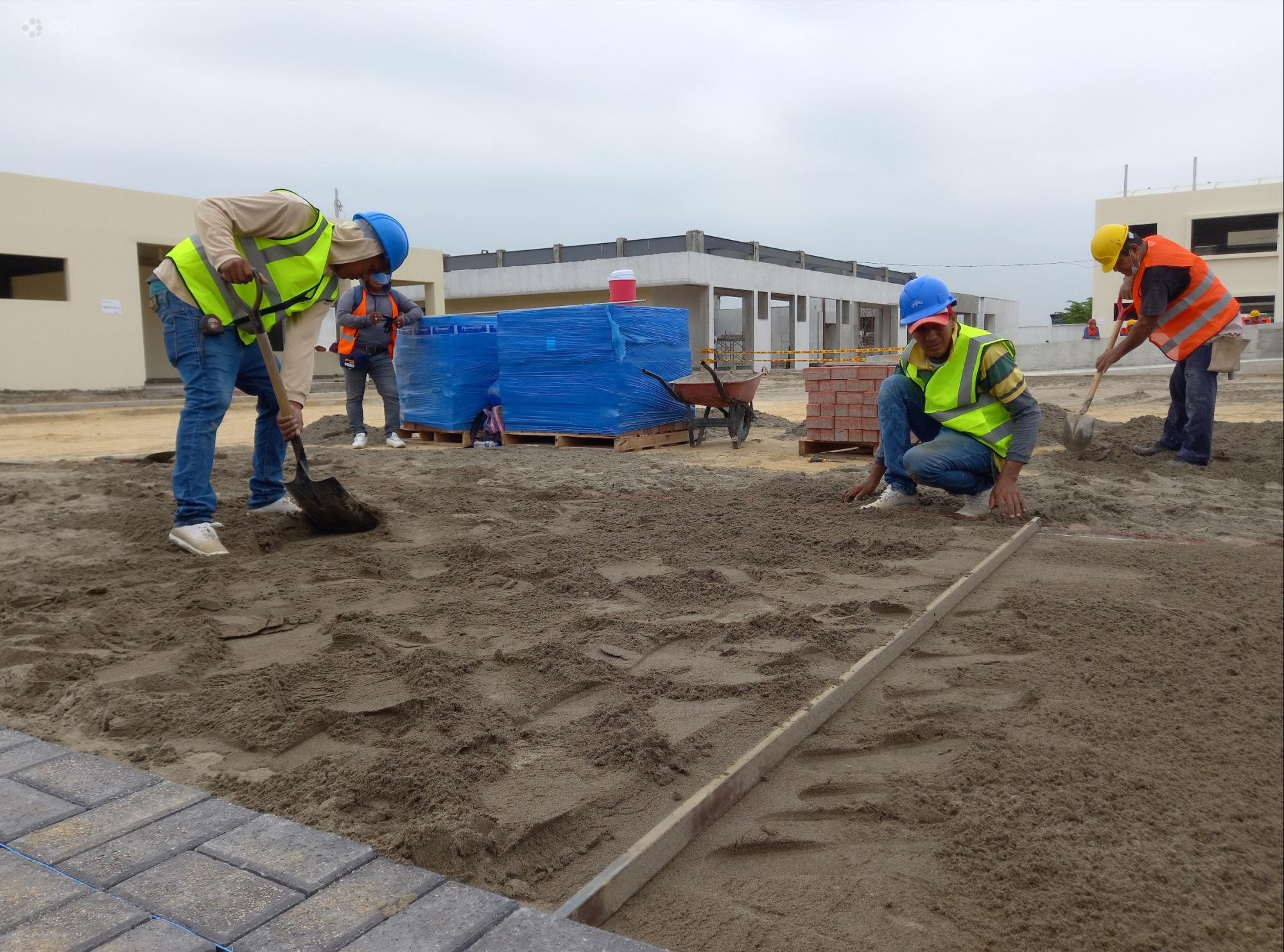 Imagen de archivo. En Ecuador, apenas un 36 % de la población tiene trabajo adecuado, es decir, gana al menos el sueldo básico (460 dólares), está afiliado a la seguridad social y goza de beneficios de ley. (API)