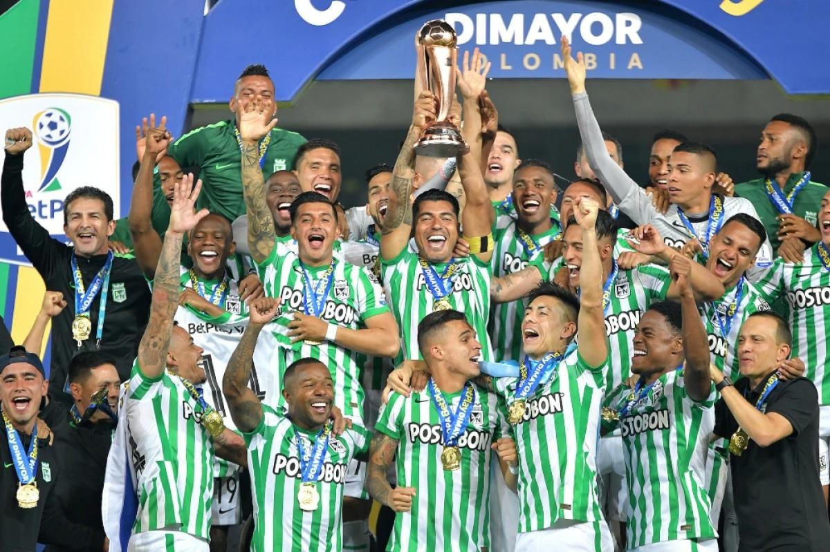 Jugadores del Atlético Nacional, celebrando el título. (ARCHIVO)