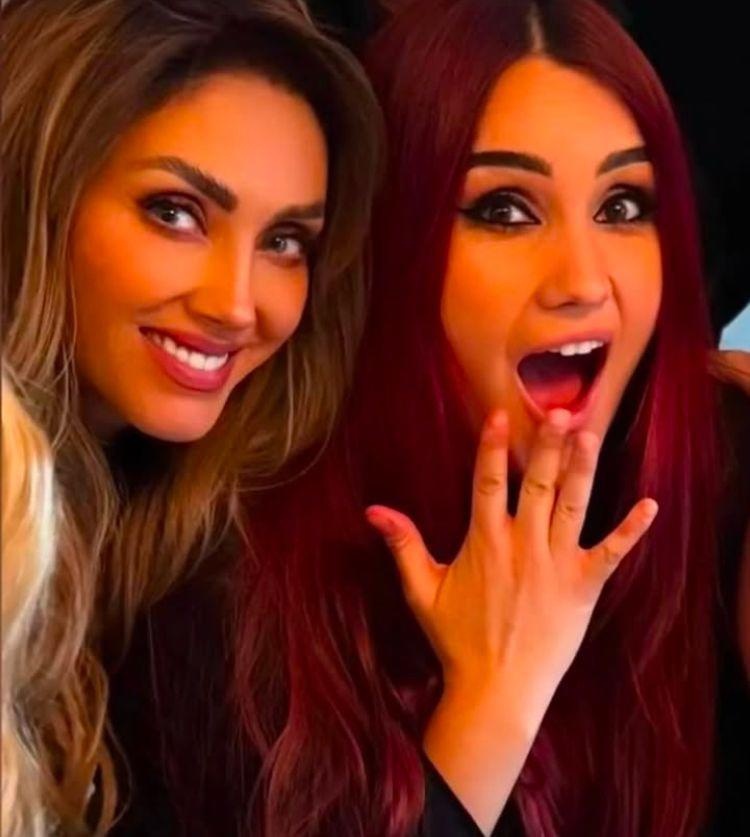 Fotografía de la actriz y cantante Dulce María junto a su compañera Anahí (Foto cuenta Instagram @anahi)
