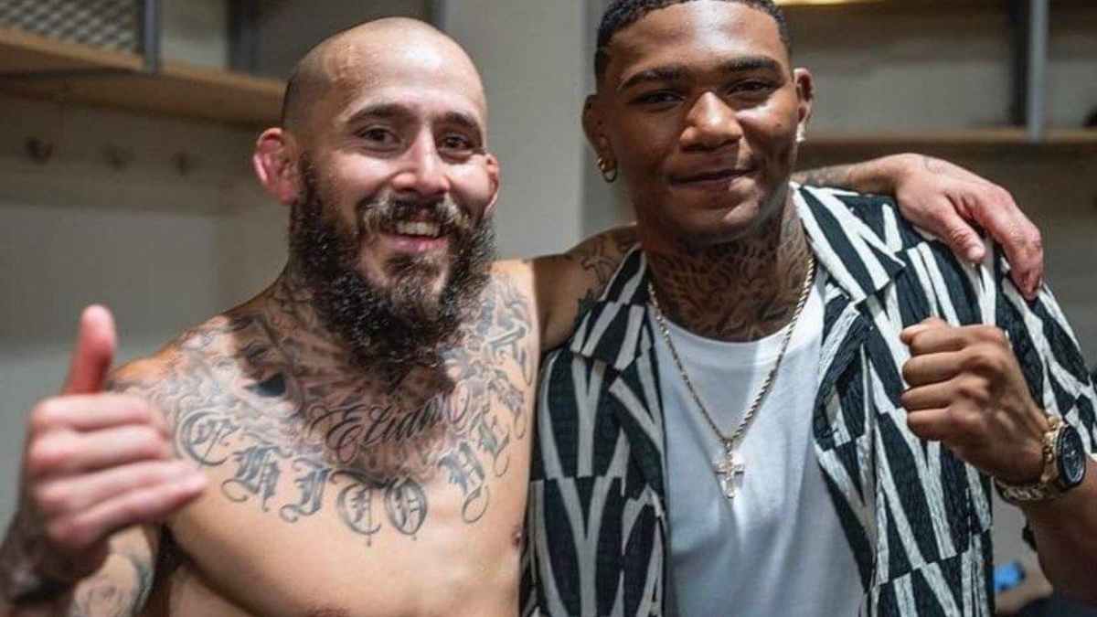 Chito Vera (i) y Michael Morales (d) pelean en la UFC. (Internet)