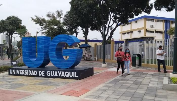 La Universidad de Guayaquil cuenta con 8 500 cupos disponibles. (Archivo)