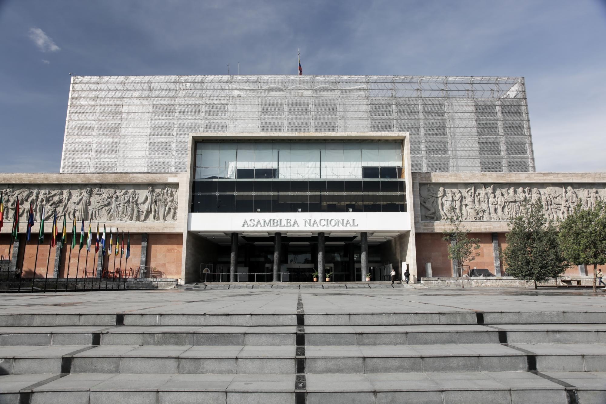 La fachada del edificio de la Legislatura en el centro de Quito. (Flickr de la Asamblea)