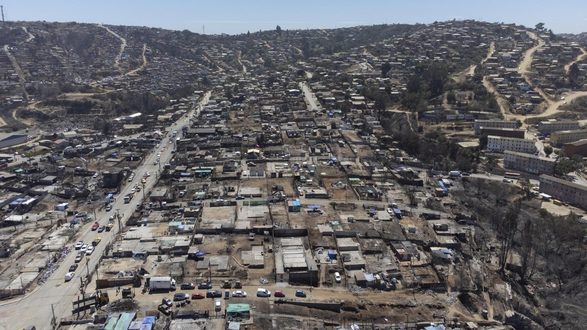 Fotografía de archivo que muestra, un sector de Villa Independencia, afectado por los incendios forestales de Viña del Mar. (Foto: EFE)
