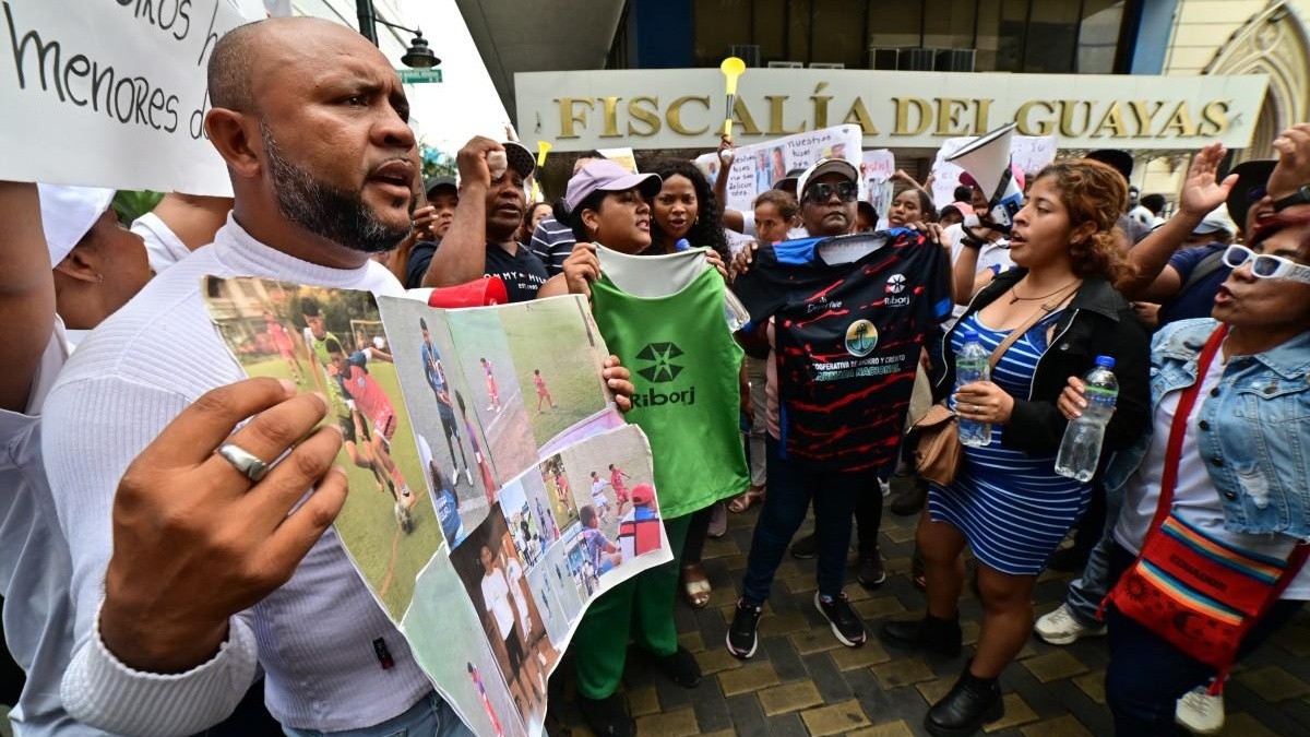 Uno de los cuatro cadáveres hallados en la zona de Taura, sería de los menores de edad desaparecidos en Guayaquil. (Ecuavisa)