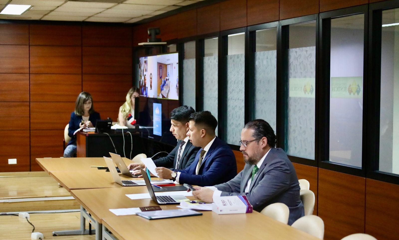 En imagen, los abogados de los procesados. (Fiscalía.)