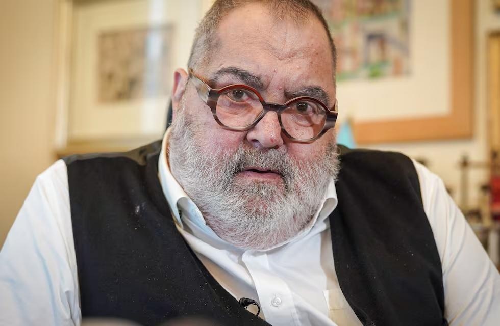 Jorge Lanata fue un influyente periodista y escritor argentino, conocido por su estilo incisivo y sus investigaciones periodísticas que abordaron temas de corrupción y política. (RRSS)