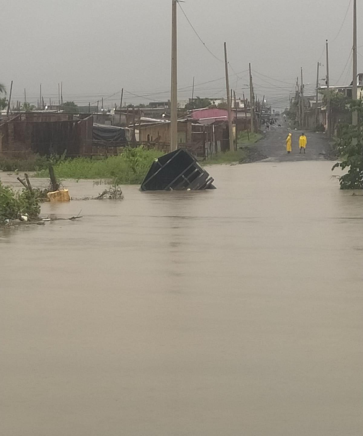 Foto de inundaciones en el sector Brisas de Playas, este lunes 19  de febrero. (Comisión de Tránsito del Ecuador)