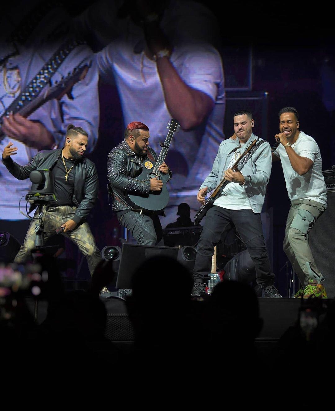 Aventura durante un concierto en Washington en 2020 (Cuenta de Instagram de @aventura.)