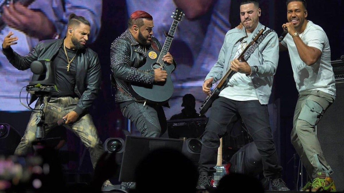 Aventura durante un concierto en Washington en 2020 (Cuenta de Instagram de @aventura.)